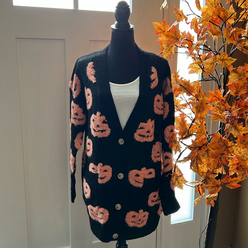 Adorable Boyfriend fuzzy pumpkin 🎃 cardigan sweater!